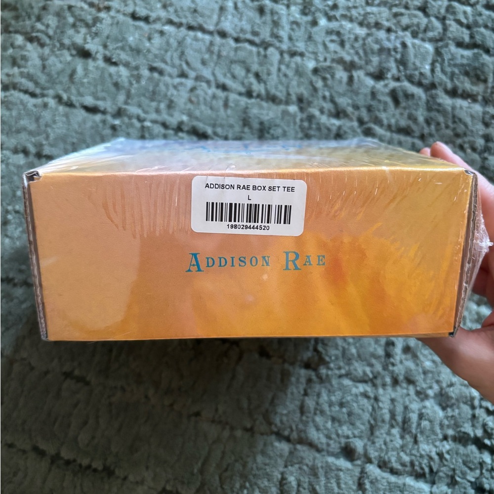 Addison Rae T-shirt + CD Box set Rare - Picture 2 of 5